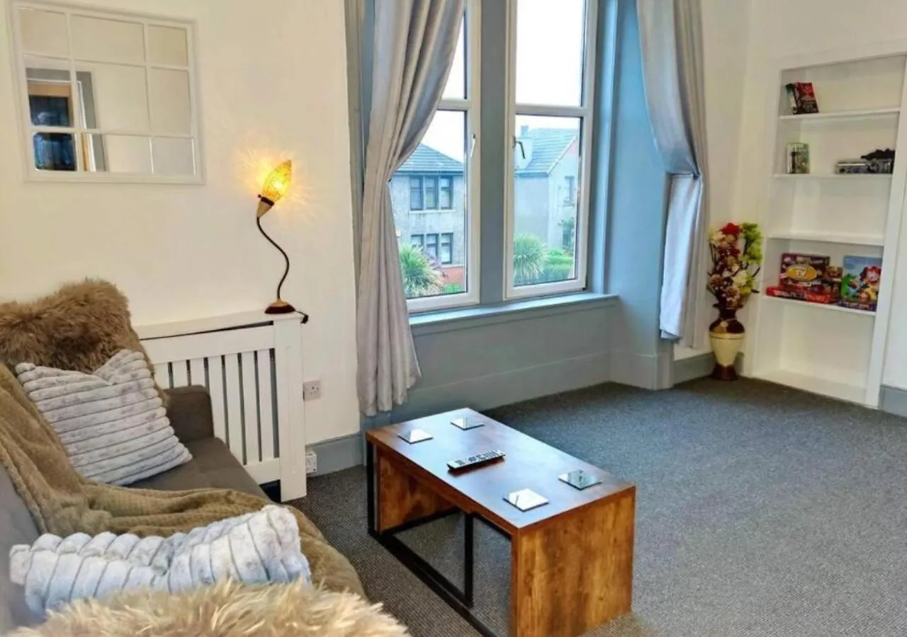 Dundee Football Stadium Apartment - 2 Bedrooms - Free Street Parking - Wifi - Large Screen Tv In All Bedrooms - Fully Equipped 0*,  United Kingdom