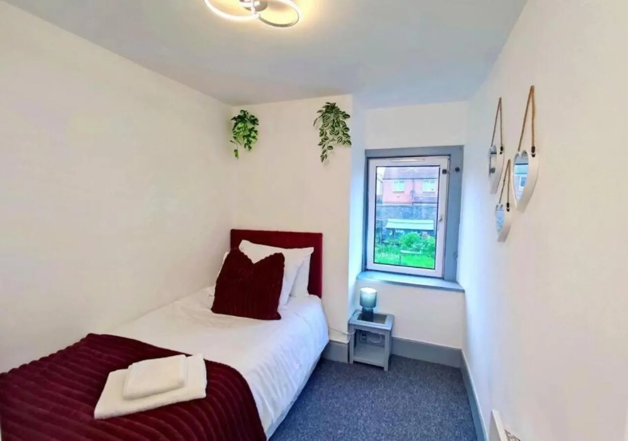 Dundee Football Stadium Apartment - 2 Bedrooms - Free Street Parking - Wifi - Large Screen Tv In All Bedrooms - Fully Equipped