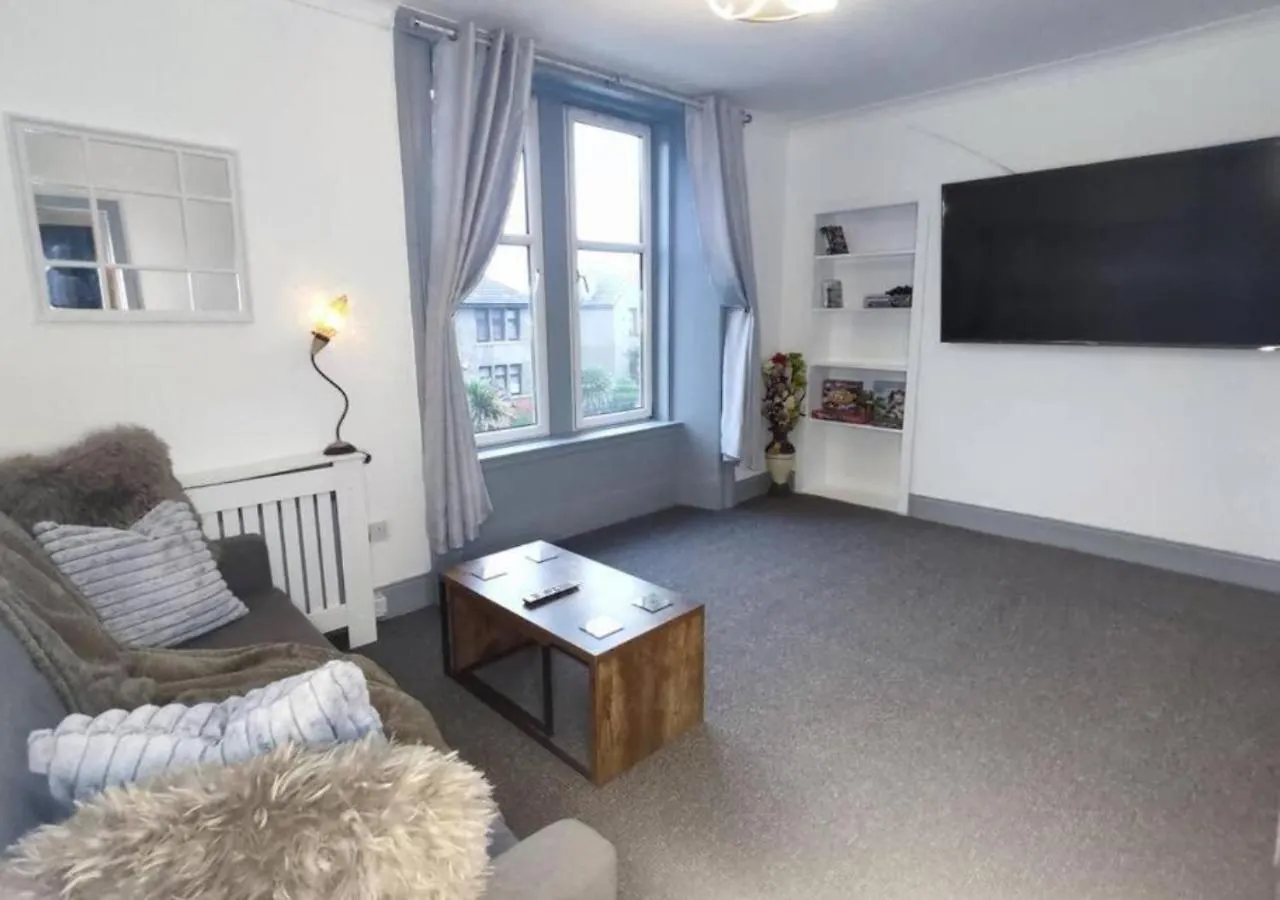 Dundee Football Stadium Apartment - 2 Bedrooms - Free Street Parking - Wifi - Large Screen Tv In All Bedrooms - Fully Equipped United Kingdom