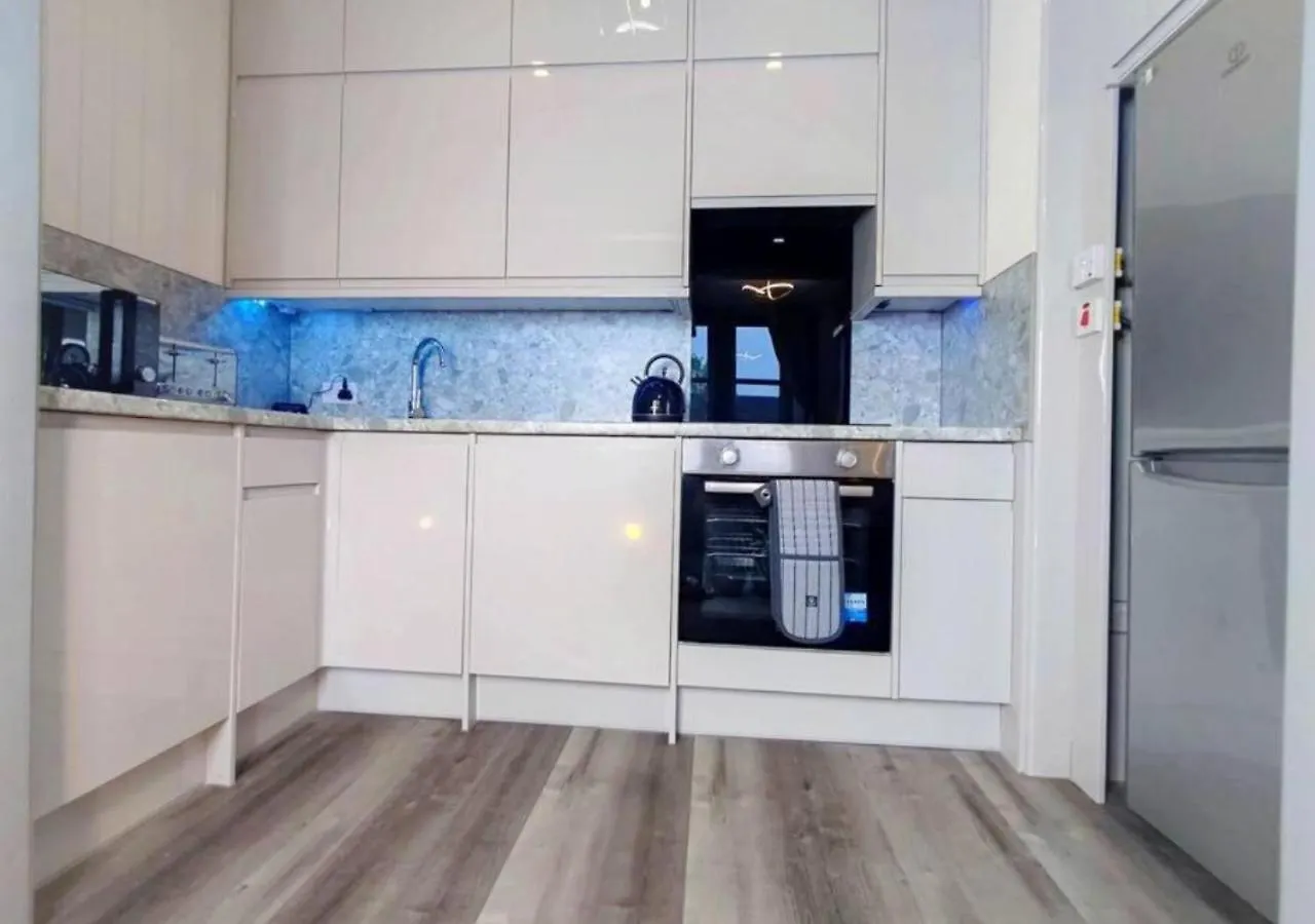 Dundee Football Stadium Apartment - 2 Bedrooms - Free Street Parking - Wifi - Large Screen Tv In All Bedrooms - Fully Equipped