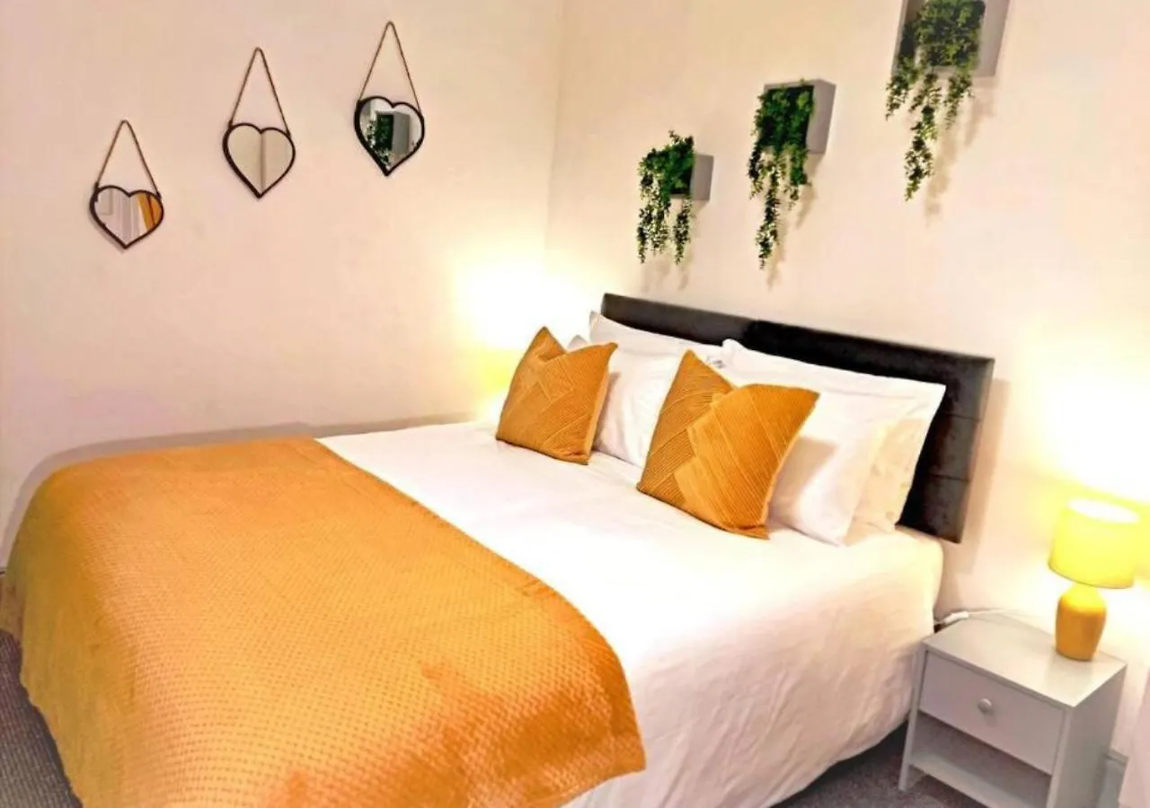Dundee Football Stadium Apartment - 2 Bedrooms - Free Street Parking - Wifi - Large Screen Tv In All Bedrooms - Fully Equipped
