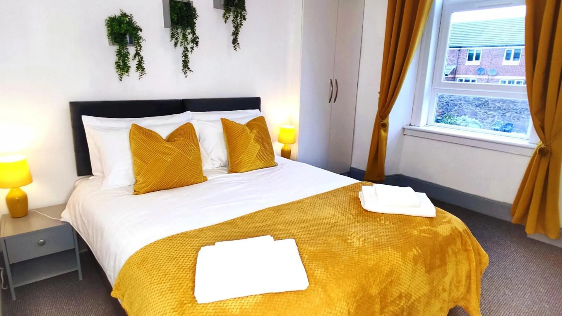 Dundee Football Stadium Apartment - 2 Bedrooms - Free Street Parking - Wifi - Large Screen Tv In All Bedrooms - Fully Equipped United Kingdom