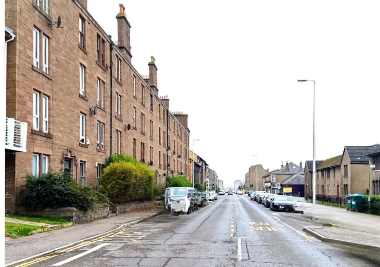Dundee Football Stadium Apartment - 2 Bedrooms - Free Street Parking - Wifi - Large Screen Tv In All Bedrooms - Fully Equipped