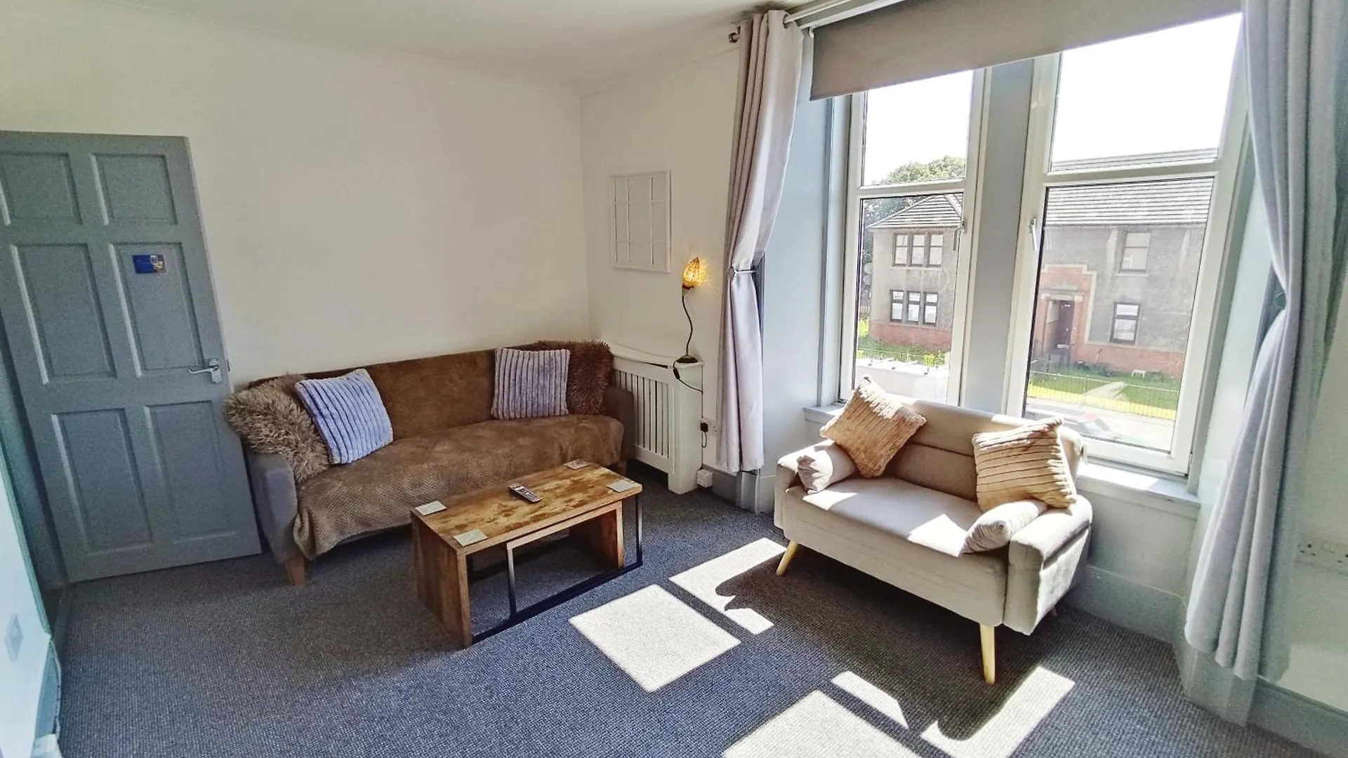 Dundee Football Stadium Apartment - 2 Bedrooms - Free Street Parking - Wifi - Large Screen Tv In All Bedrooms - Fully Equipped