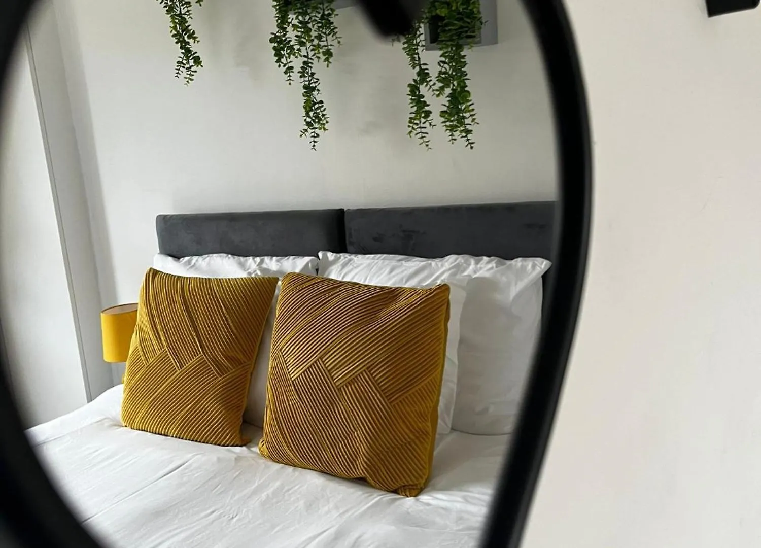 Dundee Football Stadium Apartment - 2 Bedrooms - Free Street Parking - Wifi - Large Screen Tv In All Bedrooms - Fully Equipped