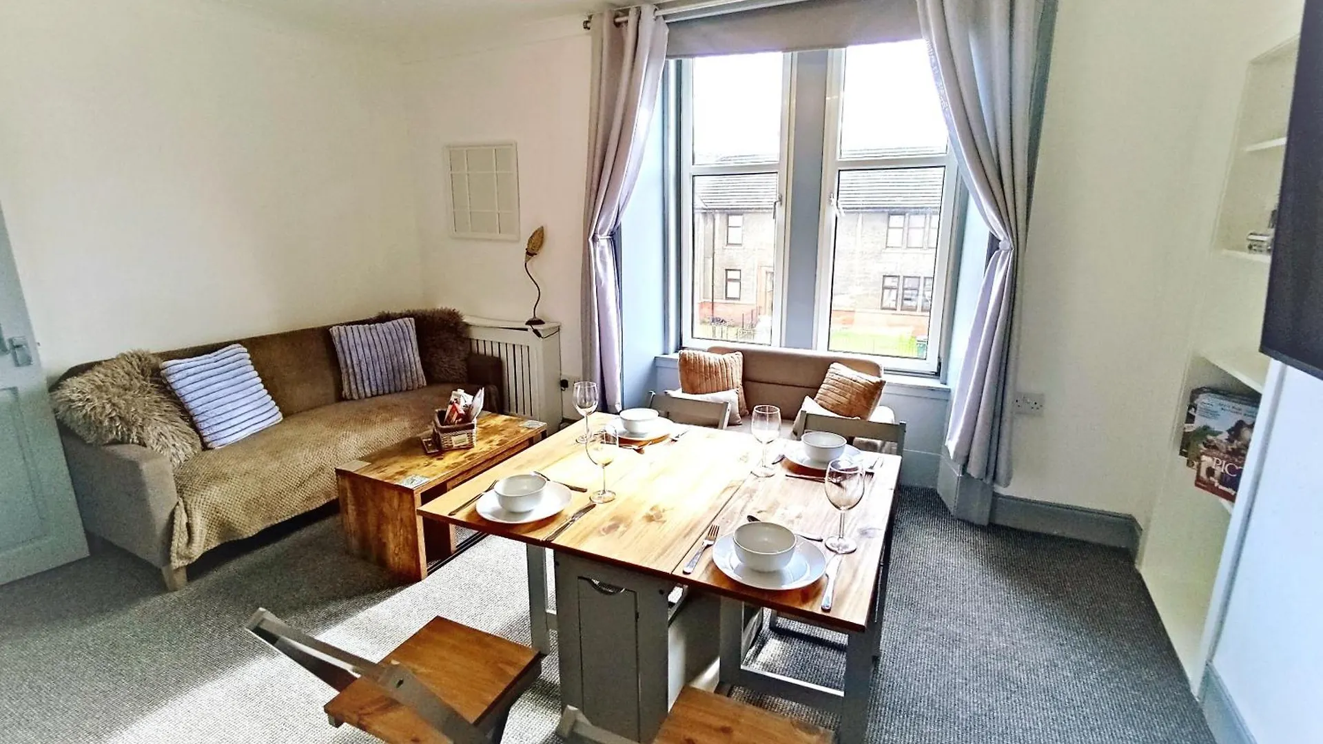 Dundee Football Stadium Apartment - 2 Bedrooms - Free Street Parking - Wifi - Large Screen Tv In All Bedrooms - Fully Equipped United Kingdom