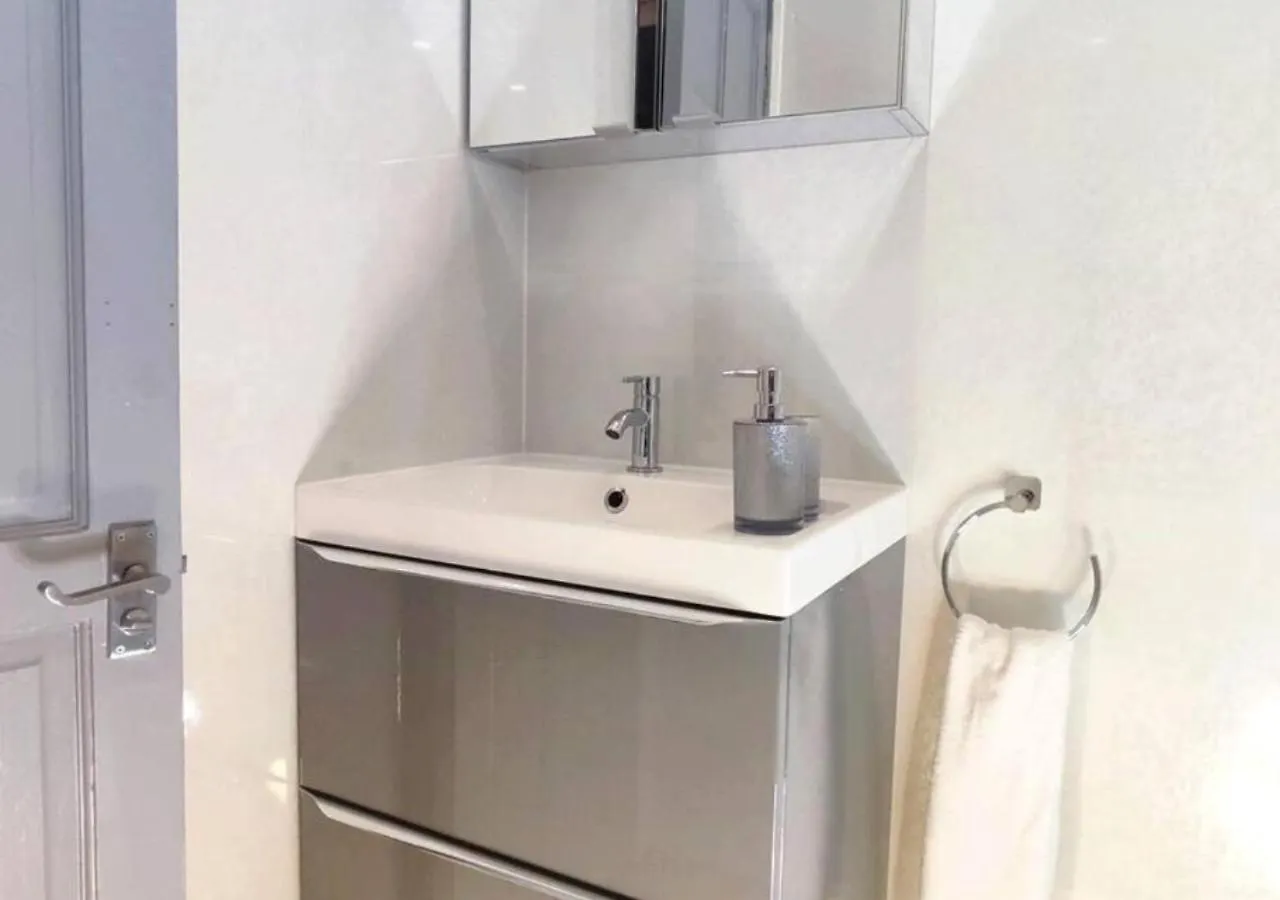 Dundee Football Stadium Apartment - 2 Bedrooms - Free Street Parking - Wifi - Large Screen Tv In All Bedrooms - Fully Equipped